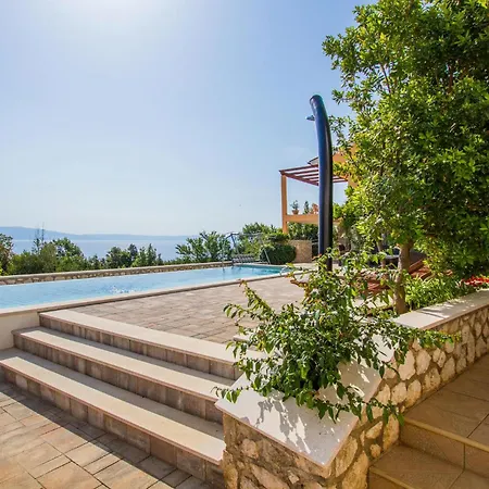 Stunning In Labin With House Sea View Apartment Ravni