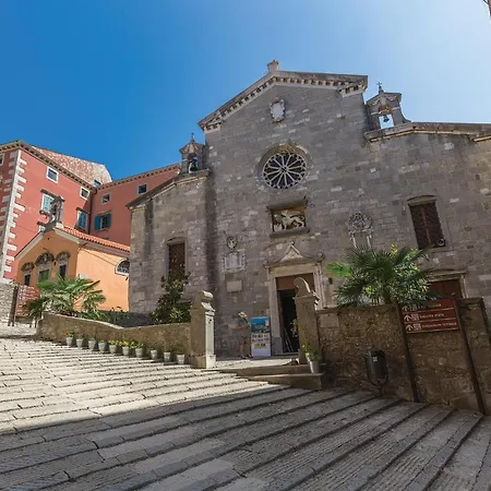 Stunning In Labin With House Sea View Apartment